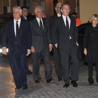 El viudo, cuatro de los hijos y uno de los nietos de la Duquesa de Alba en la misa en su memoria en Sevilla