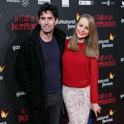 Esmeralda Moya y Carlos García en el estreno de 'El Club de los Incomprendidos'