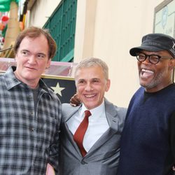 Christoph Waltz recibe su estrella en el Paseo de la Fama de Hollywood acompañado por Quentin Tarantino y Samuel L. Jackson