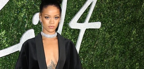 Rihanna acude a los 'British Fashion Awards 2014' en Londres