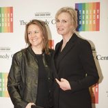 Jane Lynch y Elizabeth Dickey en la entrega del Premio Kennedy 2014