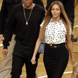 Jay-Z y Beyoncé en un partido de la NBA en Nueva York con los Duques de Cambridge