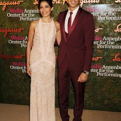 Freida Pinto y Dev Patel en la gala de Performing Arts de Beverly Hills