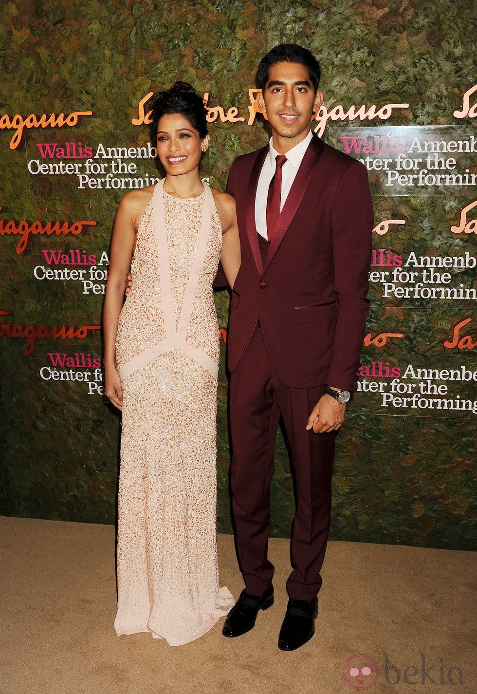 Freida Pinto y Dev Patel en la gala de Performing Arts de Beverly Hills