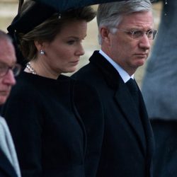 Los Reyes Felipe y Matilde de Bélgica antes del funeral de la Reina Fabiola