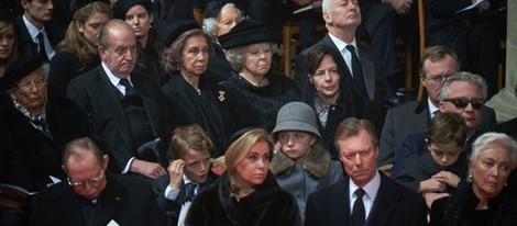 Los Grandes Duques de Luxemburgo, los Reyes Juan Carlos y Sofía y Beatriz de Holanda en el funeral de Fabiola de Bélgica