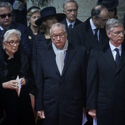 El Rey Felipe de Bélgica con sus padres en el funeral de la Reina Fabiola