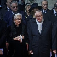 El Rey Felipe de Bélgica con sus padres en el funeral de la Reina Fabiola