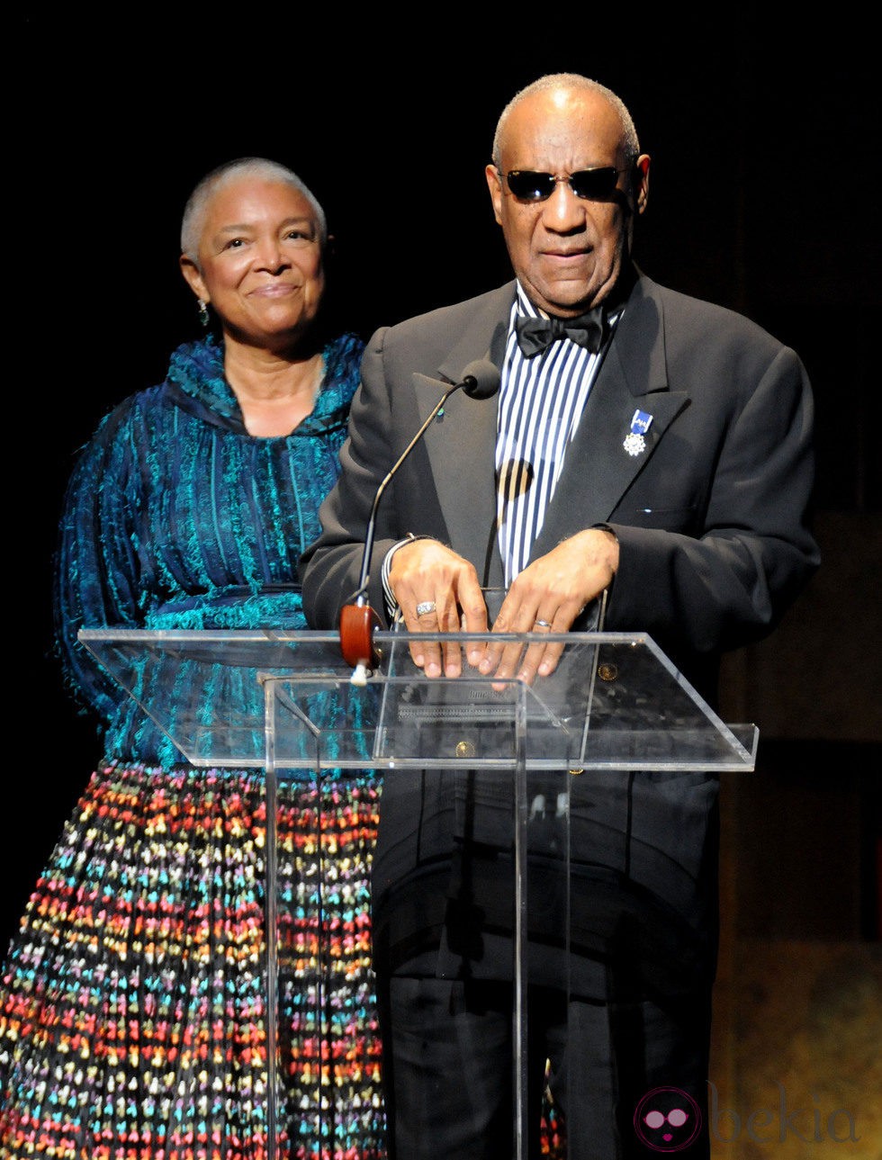 Bill Cosby y su esposa Camille en el 75º Aniversario del Teatro Apollo de Nueva York