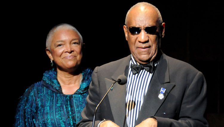 Bill Cosby y su esposa Camille en el 75º Aniversario del Teatro Apollo de Nueva York