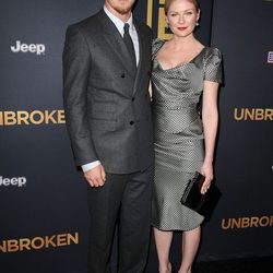 Garrett Hedlund y Kirsten Dunst en el estreno de 'Unbroken' en Los Angeles