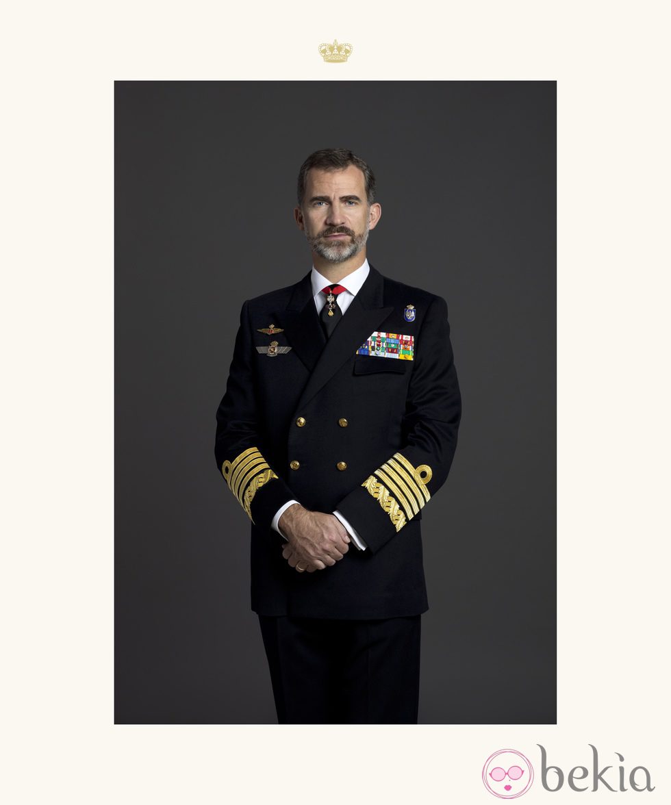 Foto oficial del Rey Felipe VI con uniforme de diario de Capitán General de la Armada