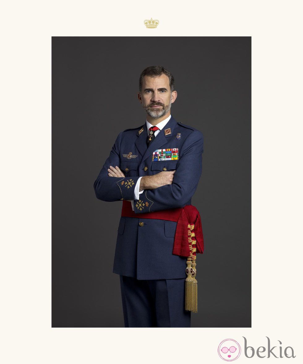 Foto oficial del Rey Felipe VI con uniforme de diario de Capitán General del Ejército del Aire