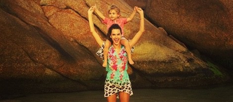 Alessandra Ambrosio de vacaciones con su pequeño Noah