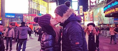 Marc Bartra y Melissa Jiménez besándose en Nueva York