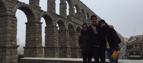 Ana Boyer y Fernando Verdasco con una amiga en el acueducto de Segovia