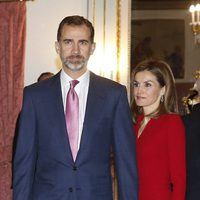 Los Reyes Felipe y Letizia en su último acto oficial de 2014