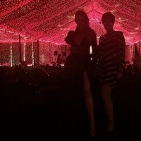 Khloe Kardashian y Kris Jenner muestran las luces de su fiesta de Navidad