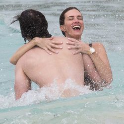 Mark Wahlberg y Rhea Durham se divierten en una playa de Barbados