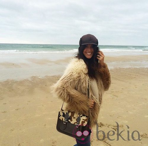 Noelia López pasa el último fin de semana de 2014 en la Playa de la Victoria de Cádiz