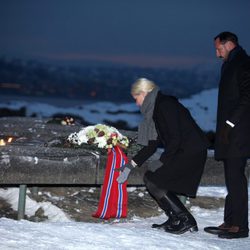 Los Príncipes Haakon y Mette-Marit de Noruega rinden homenaje a las víctimas del tsunami de Tailandia