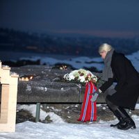 Los Príncipes Haakon y Mette-Marit de Noruega rinden homenaje a las víctimas del tsunami de Tailandia
