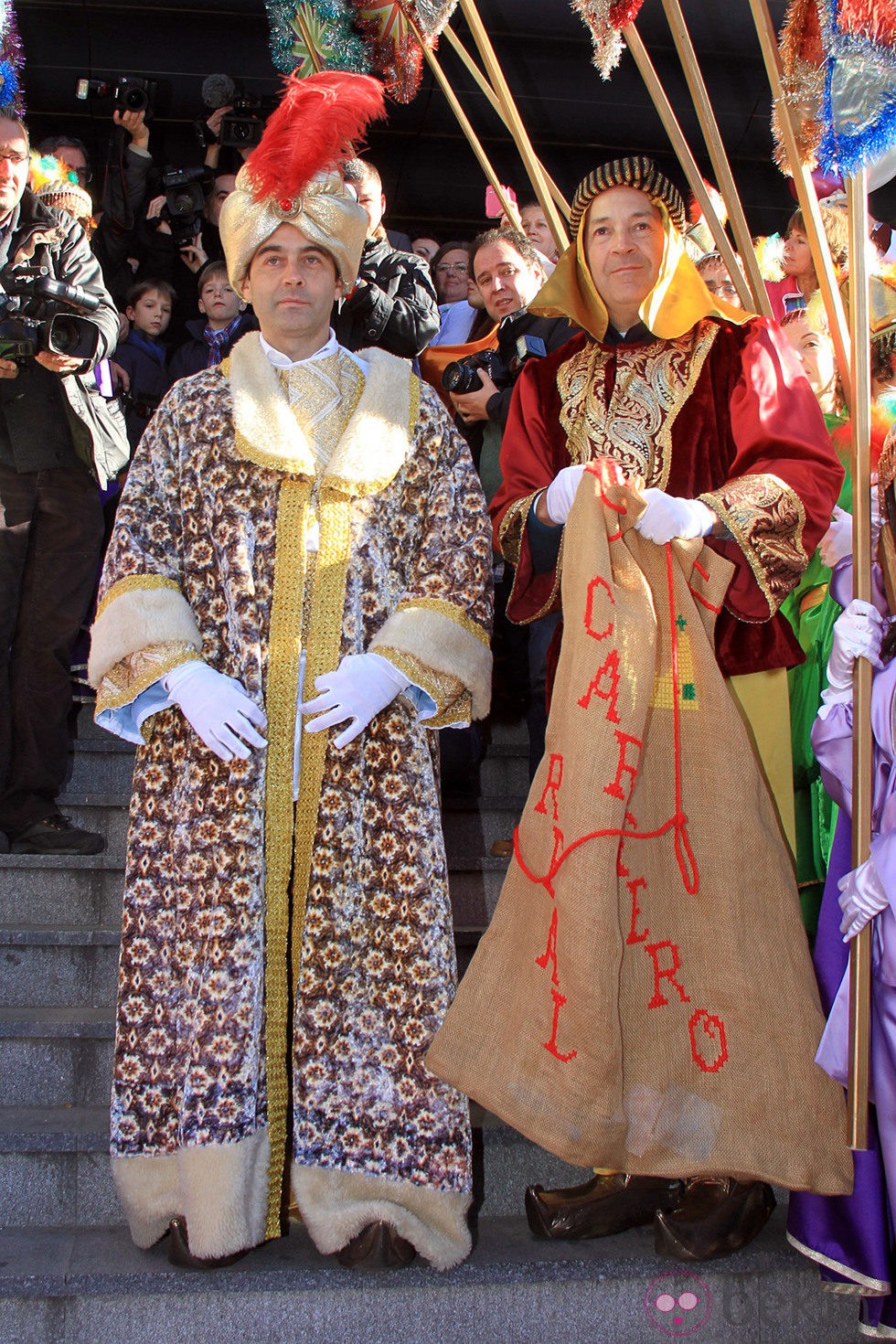 Enrique Ponce ejerce de paje de los Reyes Magos en Sevilla