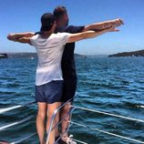 Sam Smith y su novio recrean la famosa escena de 'Titanic'