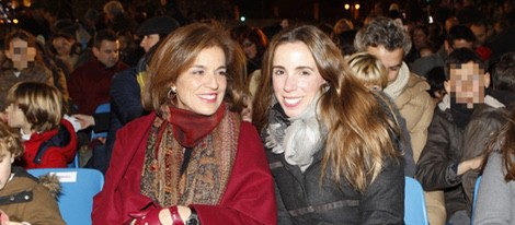 Ana Botella y su hija Ana Aznar en la Cabalgata de Reyes de Madrid 2015