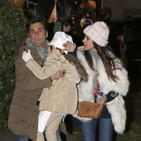 David Bustamante y Paula Echevarría con su hija Daniella en la Cabalgata de Reyes de Madrid 2015