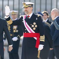 Los Reyes Felipe y Letizia saludando en su primera Pascua Militar tras la proclamación