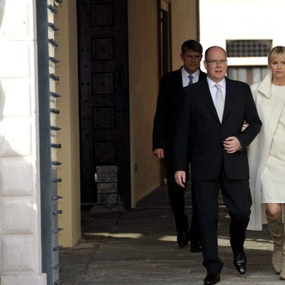 Los Príncipes Alberto y Charlene presentan a Mónaco a sus mellizos Jacques y Gabriella