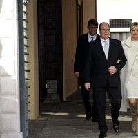 Los Príncipes Alberto y Charlene de Mónaco tras la presentación de sus mellizos Jacques y Gabriella