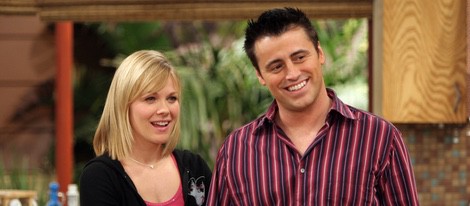 Matt LeBlanc y Andrea Anders actuando en la serie 'Joey'