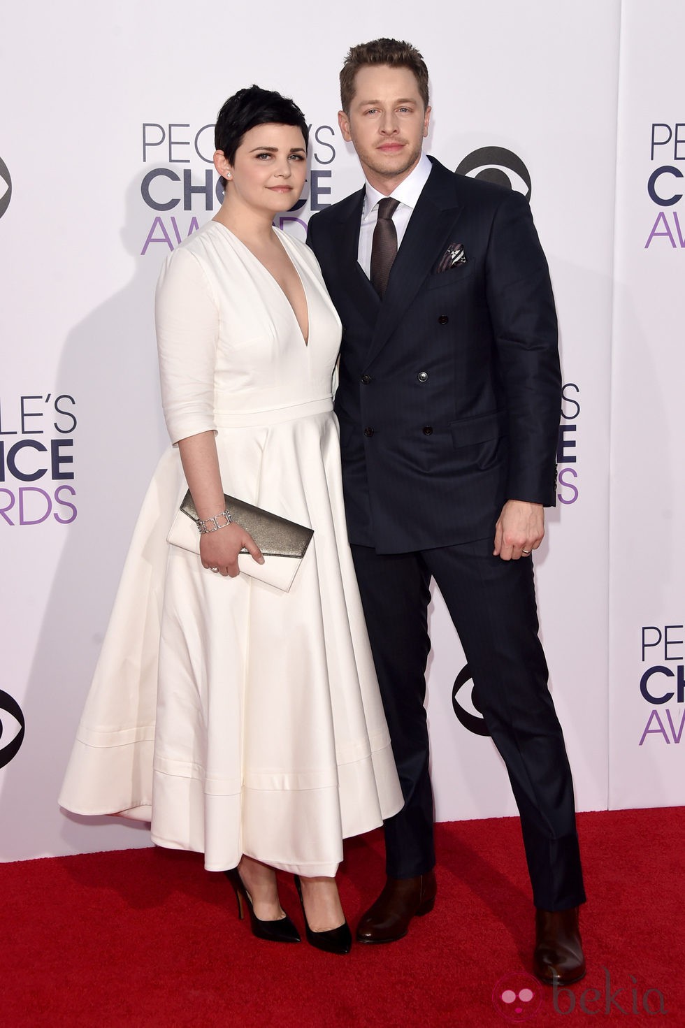 Ginnifer Goodwin y Josh Dallas en los People's Choice Awards 2015