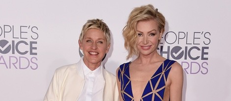 Ellen DeGeneres y Portia de Rossi en los People's Choice Awards 2015