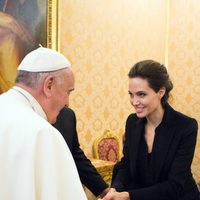 Angelina Jolie se reúne con el Papa Francisco en el Vaticano