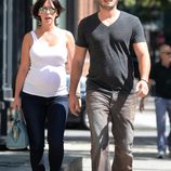 Jennifer Love Hewitt pasea su embarazo por Nueva York junto a su marido Brian Hallisay