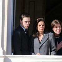 Louis Ducruet, Estefanía y Carolina de Mónaco y Pierre Casiraghi en la presentación de Jacques y Gabriella de Mónaco