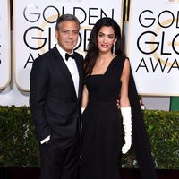George Clooney y Amal Alamuddin en la alfombra roja de los Globos de Oro 2015