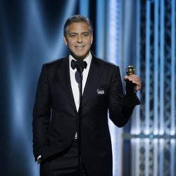 George Clooney dando su discurso al recoger el premio honorífico en los Globos de Oro 2015