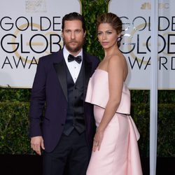 Matthew McConaughey y Camila Alves en la alfombra roja de los Globos de Oro 2015