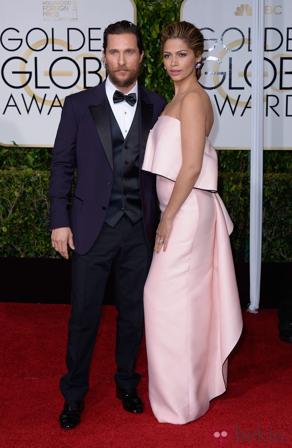 Matthew McConaughey y Camila Alves en la alfombra roja de los Globos de Oro 2015