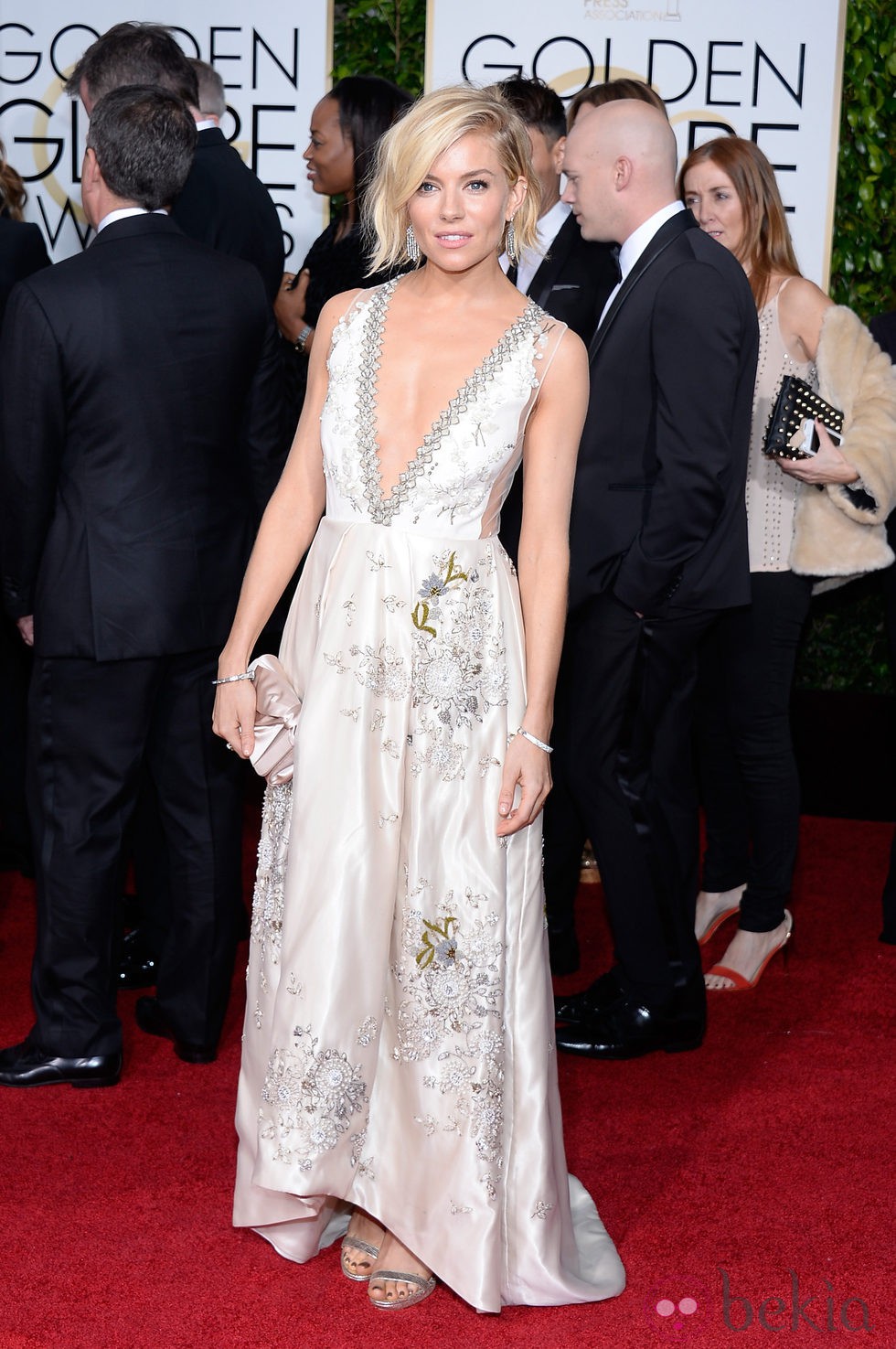 Sienna Miller en la alfombra roja de los Globos de Oro 2015