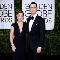 Colin Hanks y Samantha Bryant en la alfombra roja de los Globos de Oro 2015