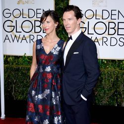 Benedict Cumberbatch y Sophie Hunter en la alfombra roja de los Globos de Oro 2015