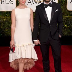 Jamie Dornan y Amelia Warner en la alfombra roja de los Globos de Oro 2015