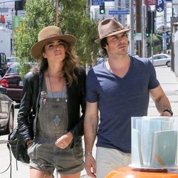 Ian Somerhalder y Nikki Reed paseando su amor por Los Angeles