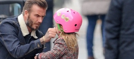 David Beckham pasea en Londres con su hija Harper Seven