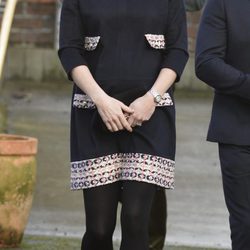 Kate Middleton luce embarazo en su visita a la escuela Barlby de Londres